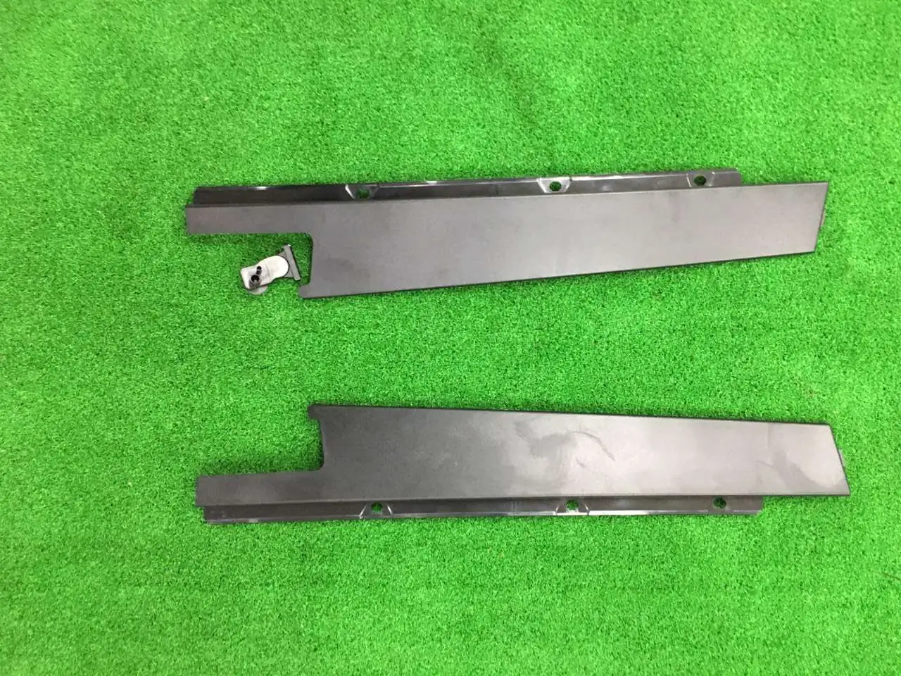 Before and after auto degating example for long plastic trim part